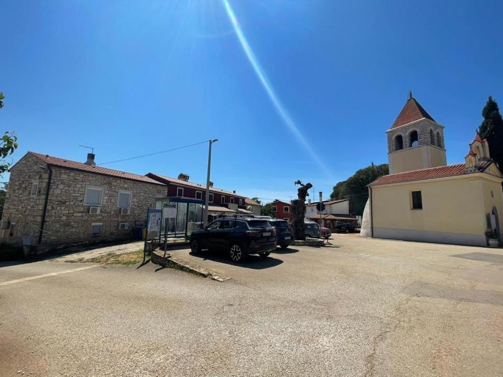 Villa Amore Radini Istrian Romantic Studio With Private Parking And Terrace Brtonigla Exterior foto